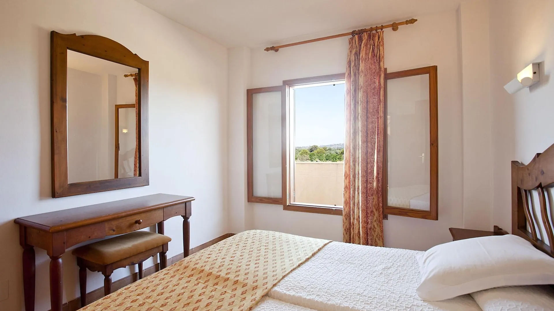 Bj Playamar Hotel & Apartamentos S'Illot  S'Illot (Mallorca)