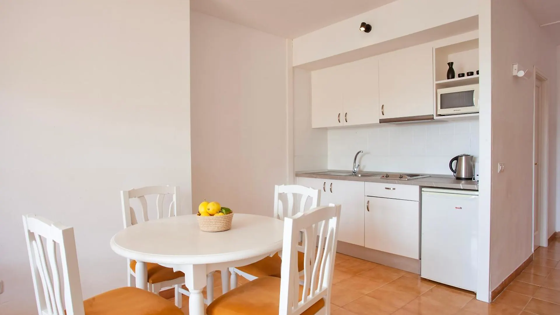 Bj Playamar Hotel & Apartamentos S'Illot  2*, S'Illot (Mallorca)