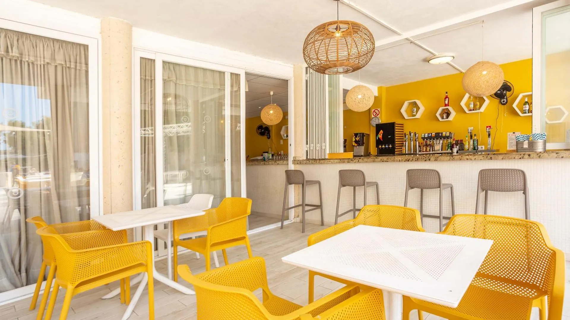 Aparthotel Bj Playamar Hotel & Apartamentos S'Illot