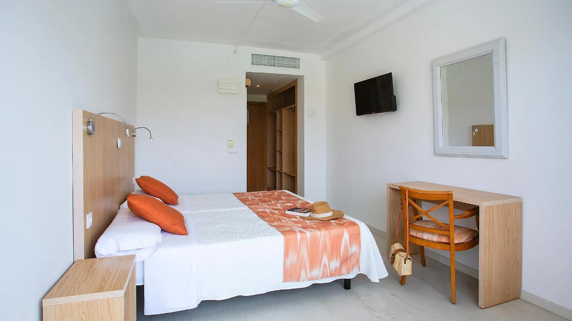 Bj Playamar Hotel & Apartamentos S'Illot  2*, S'Illot (Mallorca)
