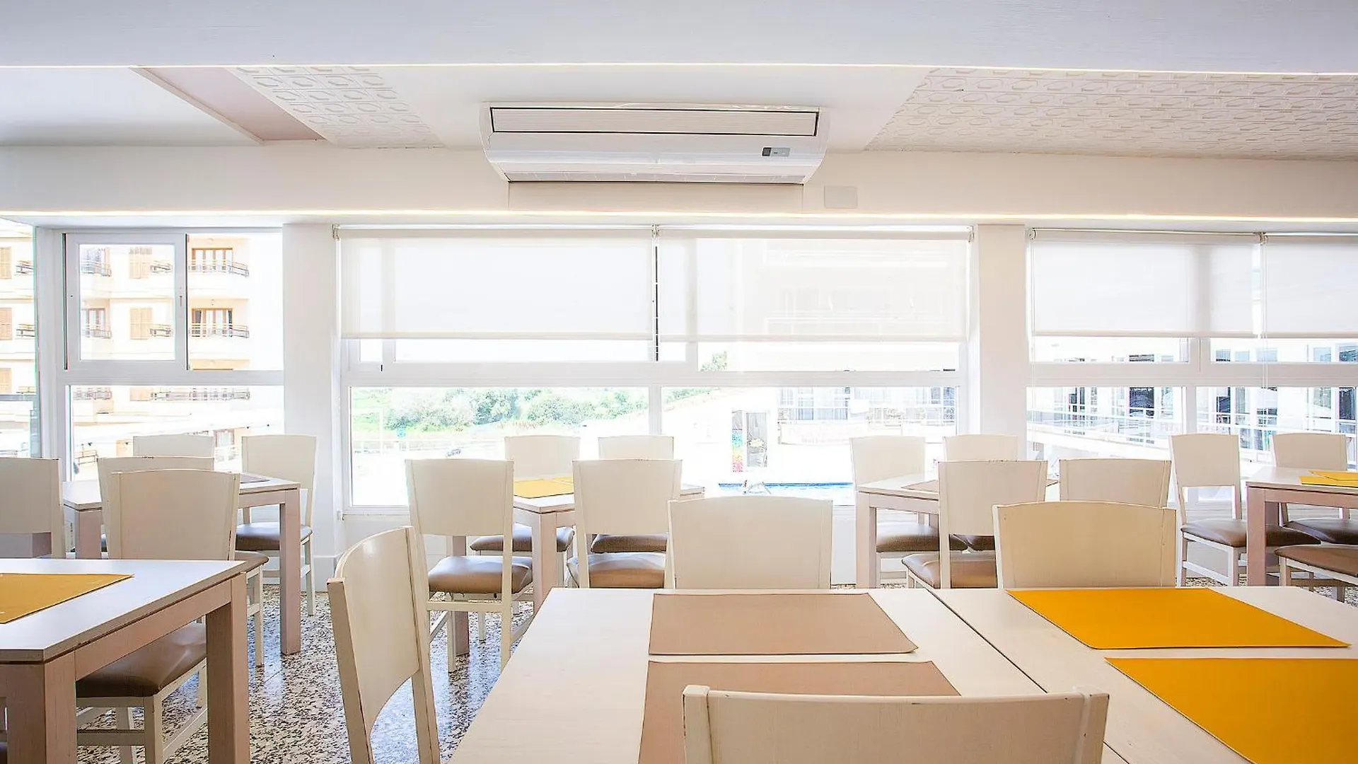 Bj Playamar Hotel & Apartamentos S'Illot
